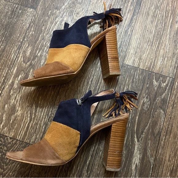 High heels sandals. Genuine leather inside, suede outside. 4.5” heel. Halogen. - Picture 7 of 8